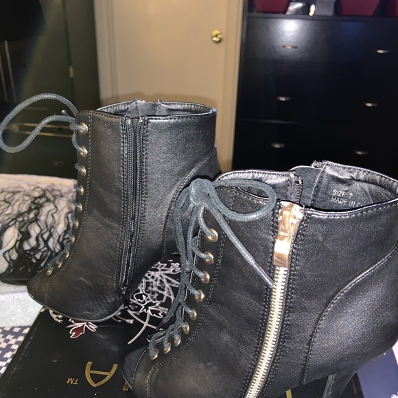 Black open toe booties - Picture 6 of 7